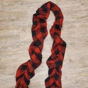 💜Black and red scrunched scarf